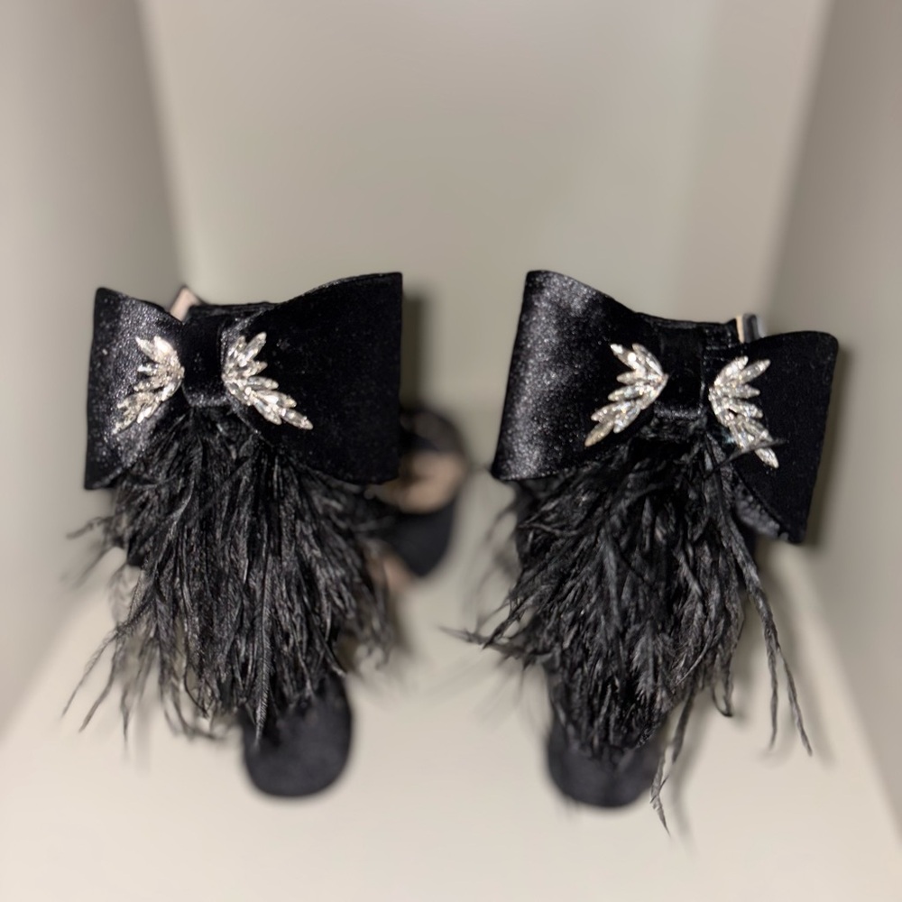 ✨ Antonio Melani Janie Velvet Feather Platform Sandals ✨ - Picture 2 of 6